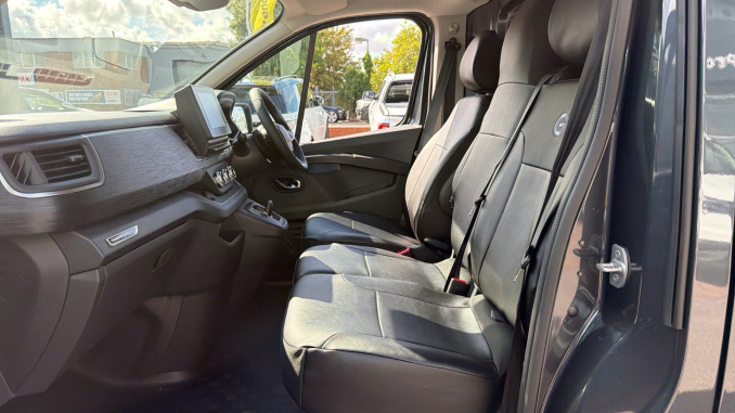 Renault Trafic Swb Diesel SL30 Blue dCi 170 Graphite Edition Van EAG9 - Image 13